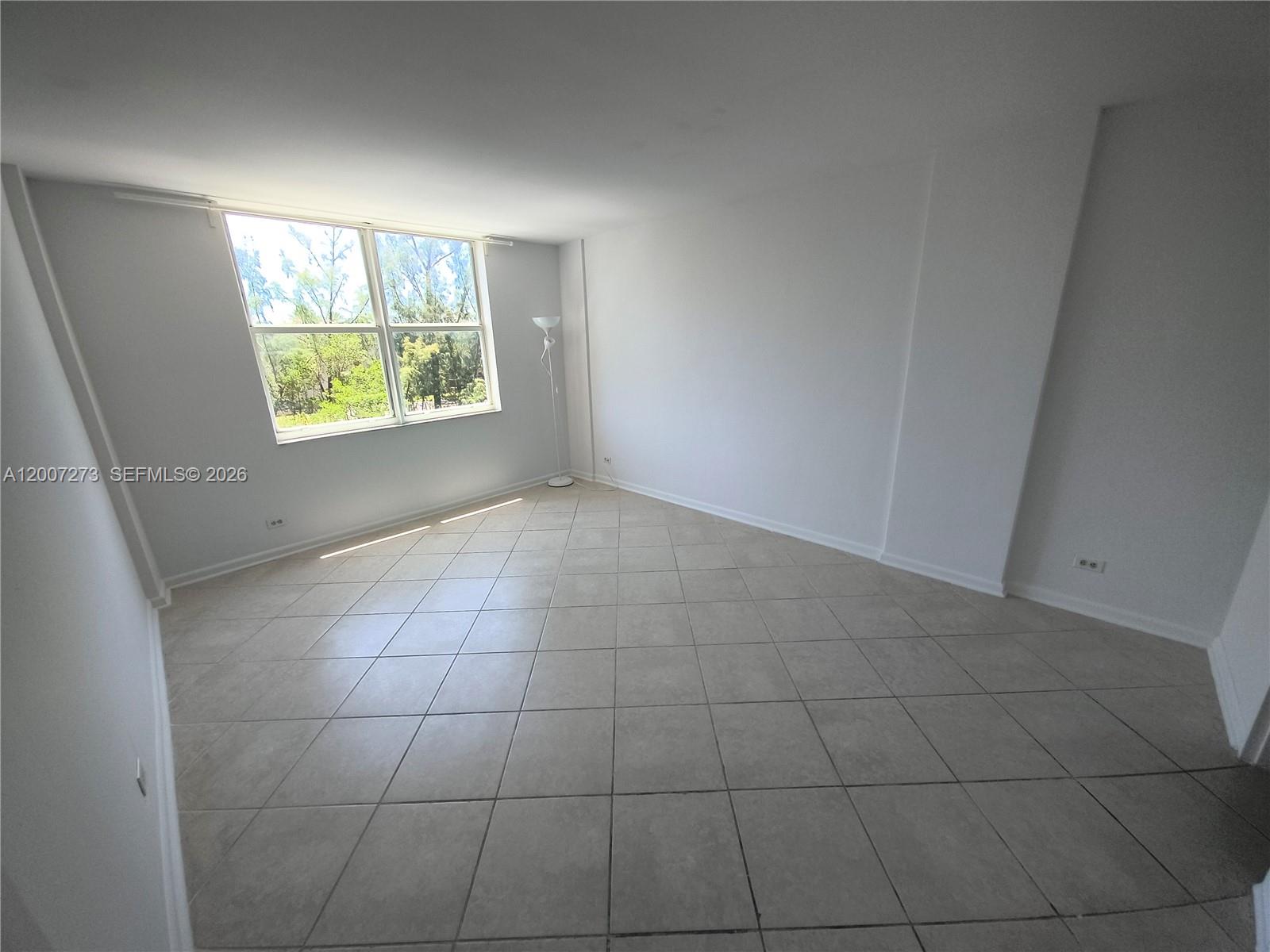 EASTERN SHORES WHITE HOUS - Residential