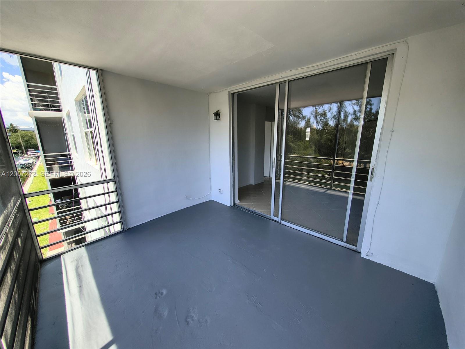 EASTERN SHORES WHITE HOUS - Residential