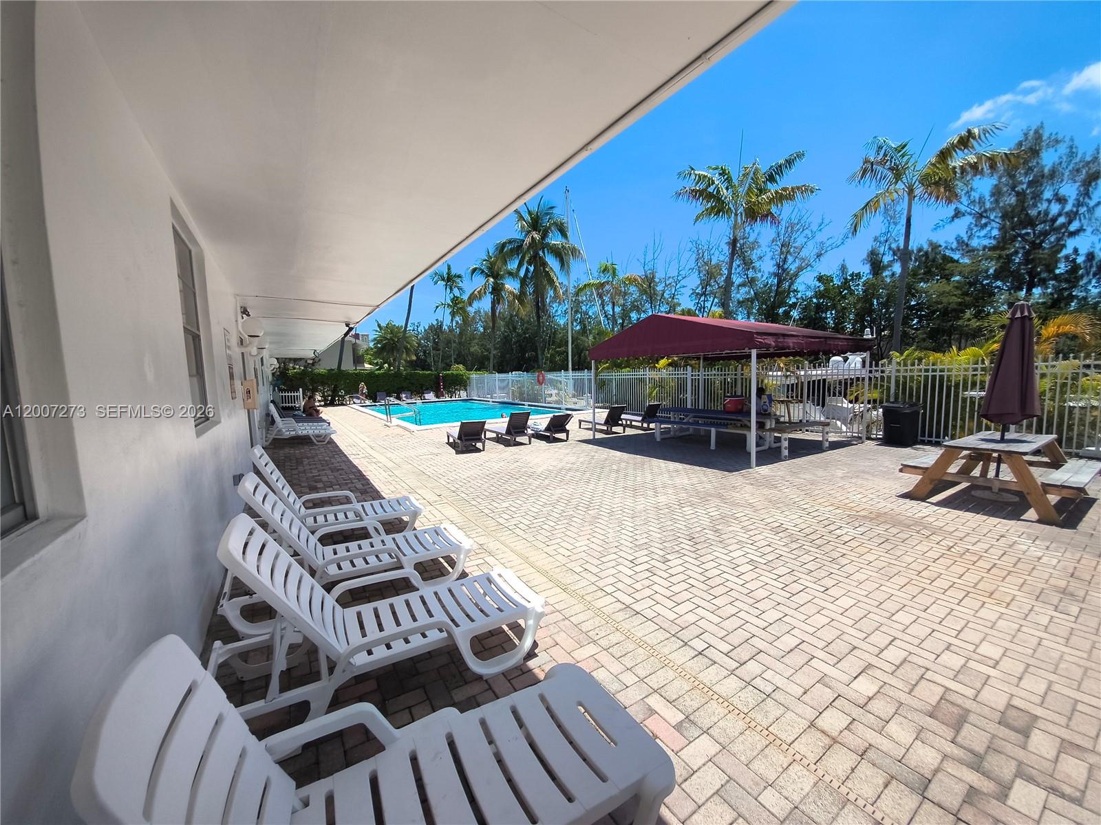 EASTERN SHORES WHITE HOUS - Residential