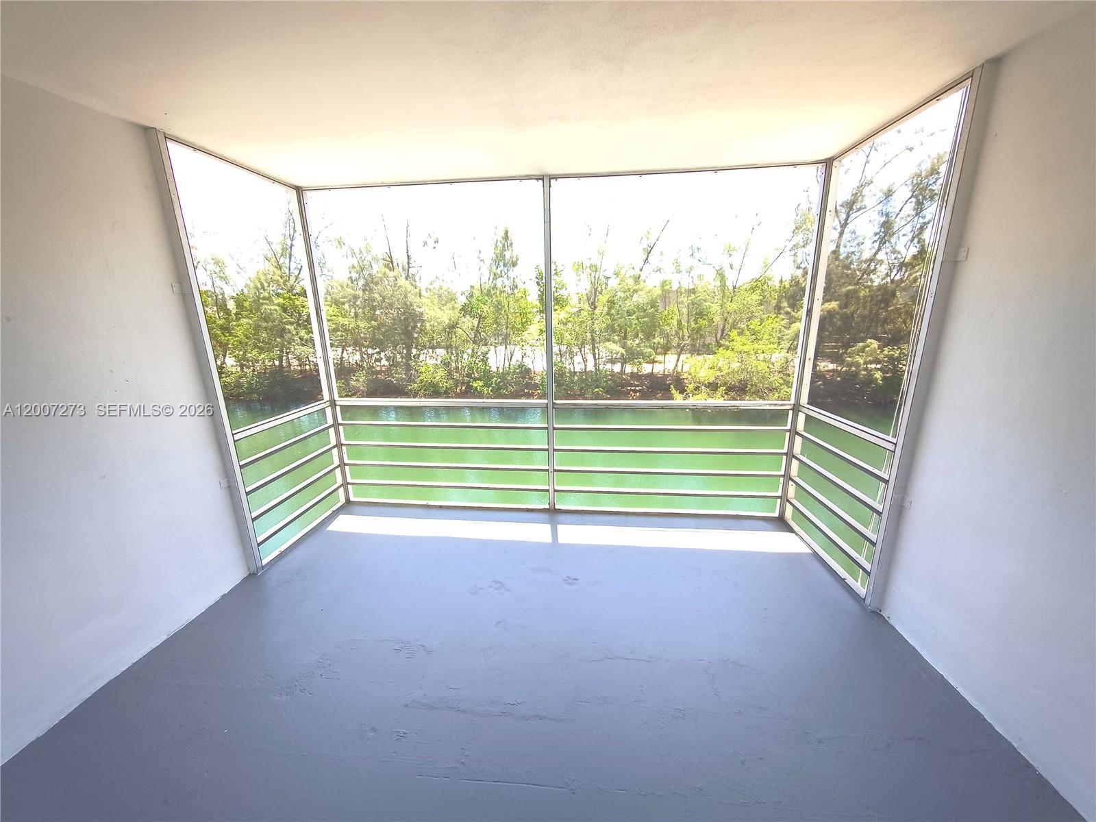 EASTERN SHORES WHITE HOUS - Residential