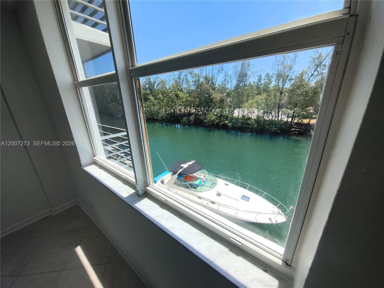 EASTERN SHORES WHITE HOUS - Residential