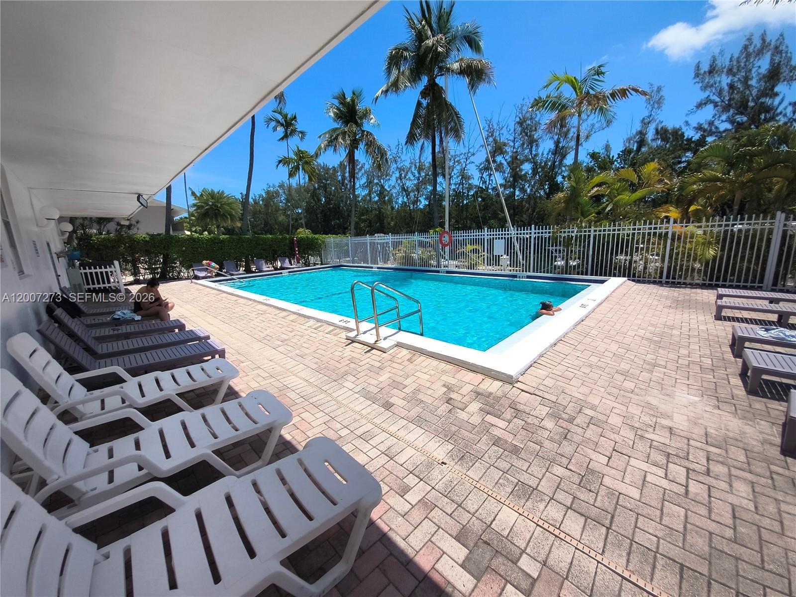 EASTERN SHORES WHITE HOUS - Residential
