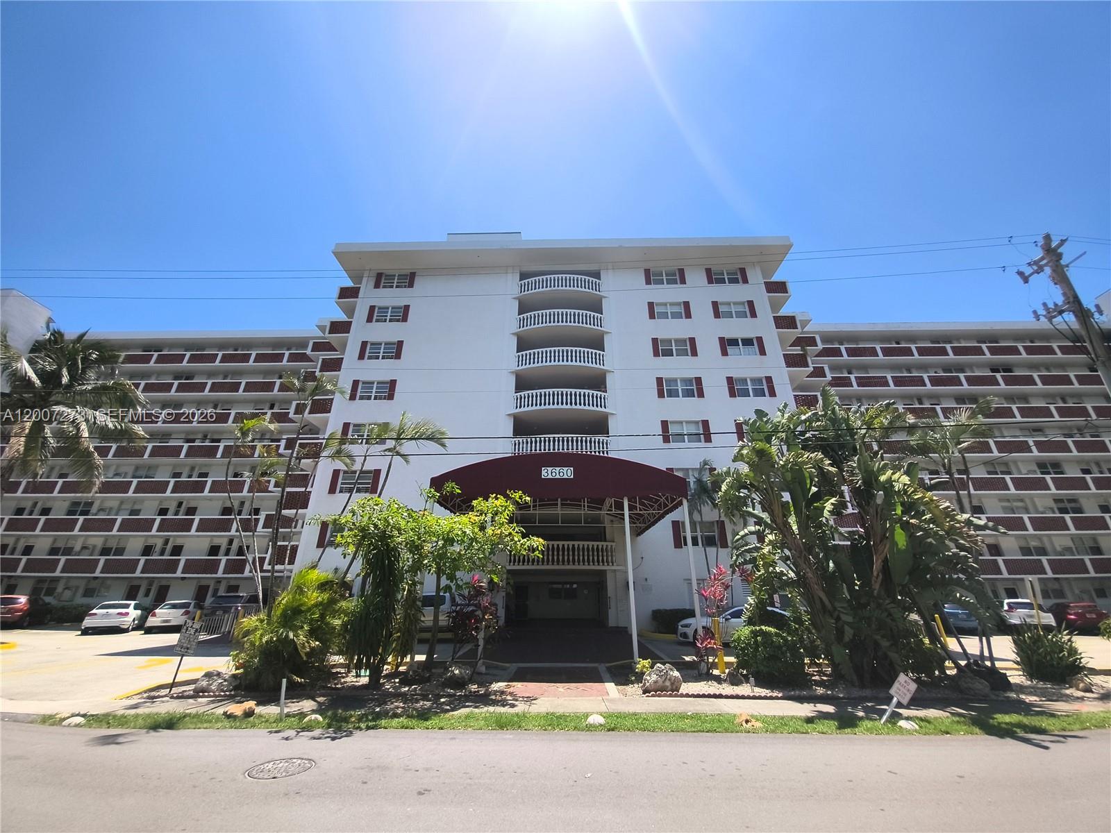EASTERN SHORES WHITE HOUS - Residential