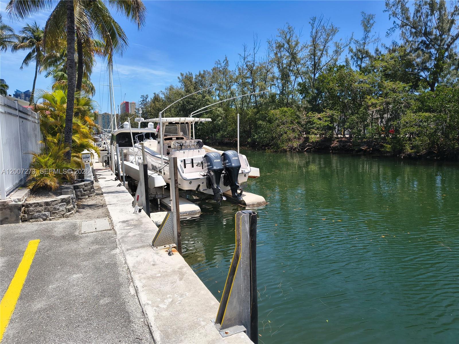 EASTERN SHORES WHITE HOUS - Residential
