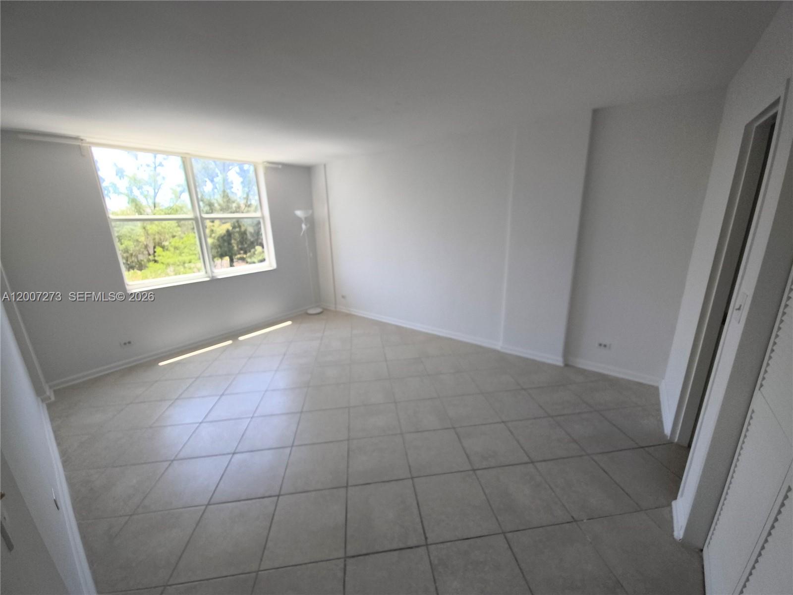 EASTERN SHORES WHITE HOUS - Residential