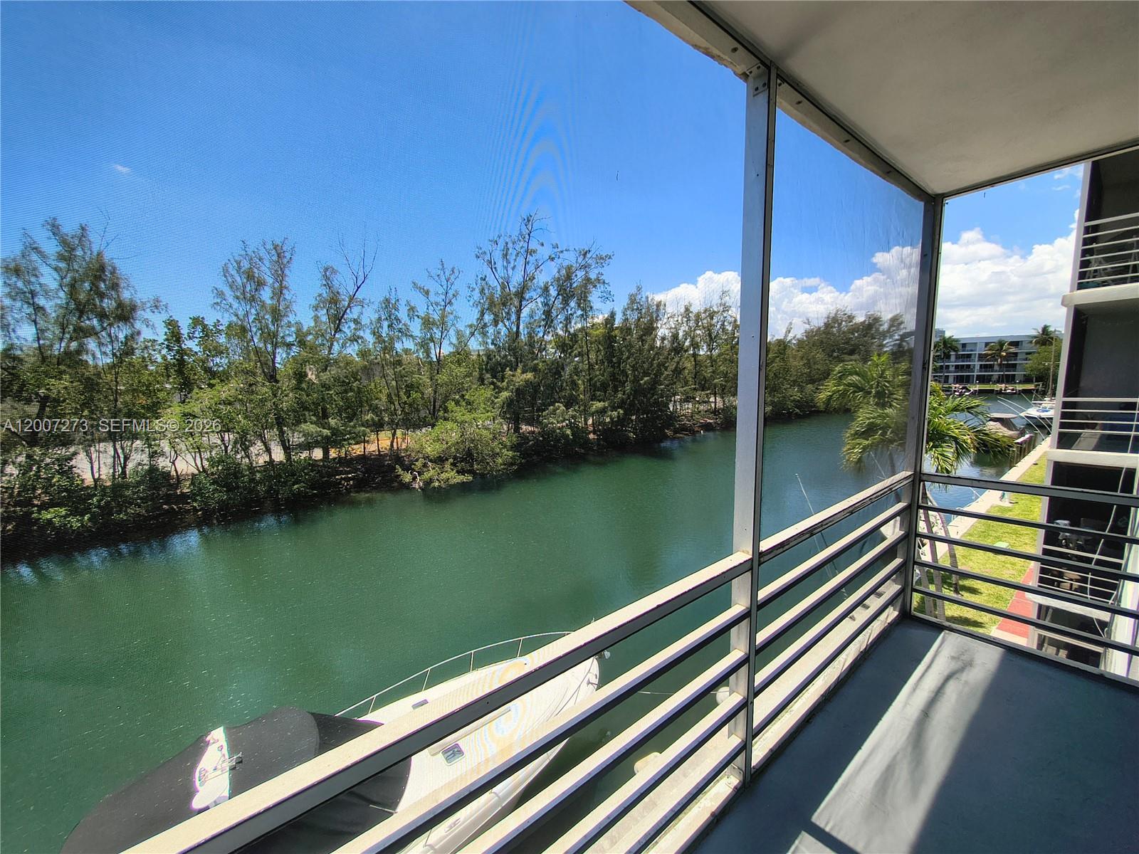 EASTERN SHORES WHITE HOUS - Residential