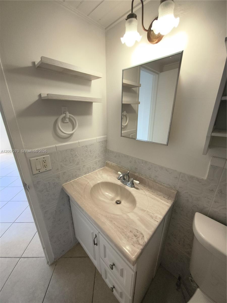 EASTERN SHORES WHITE HOUS - Residential