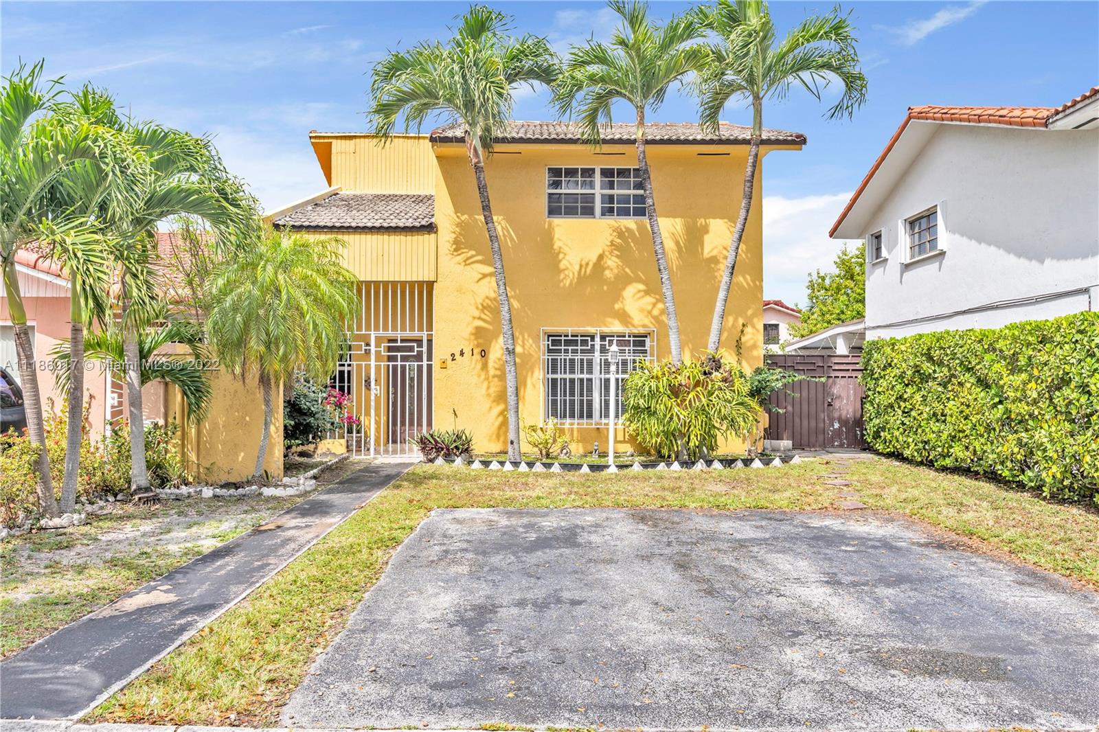 LOCATION LOCATION LOCATION!! Great investment opportunity!!
Property is centrally located, across the street from Tamiami Park. Near the Youth Fair, Florida International University (FIU), a plethora of local restaurants and grocery stores. Property needs touching up, but has potential for an amazing primary/investment home. Aside from the main unit, there are two separate units on the side of the home, which can easily rent for $1k each. Main home/unit is a 3/2. Together, if rented, property can generate min. over $4k monthly. Cash buyers are preferred!