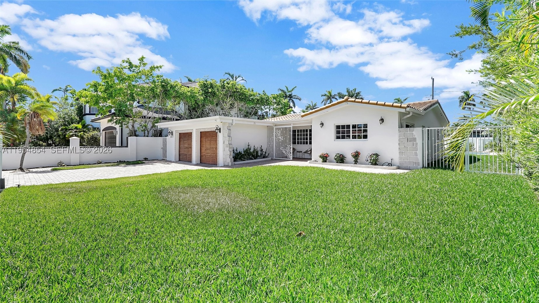 HOLLYWOOD LAKES SECTION - Residential