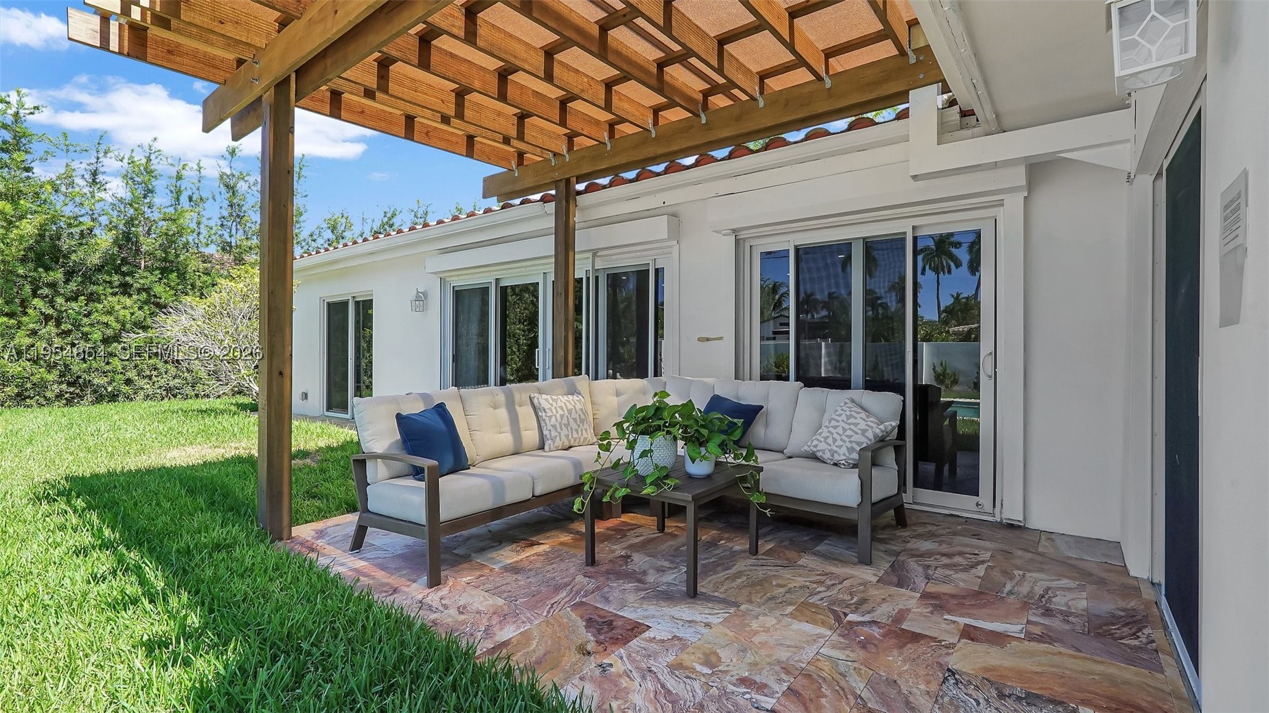 HOLLYWOOD LAKES SECTION - Residential