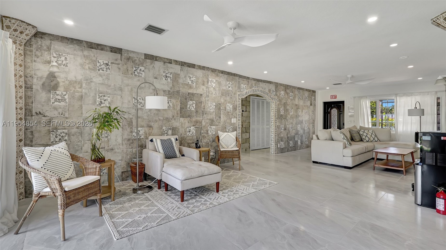 HOLLYWOOD LAKES SECTION - Residential