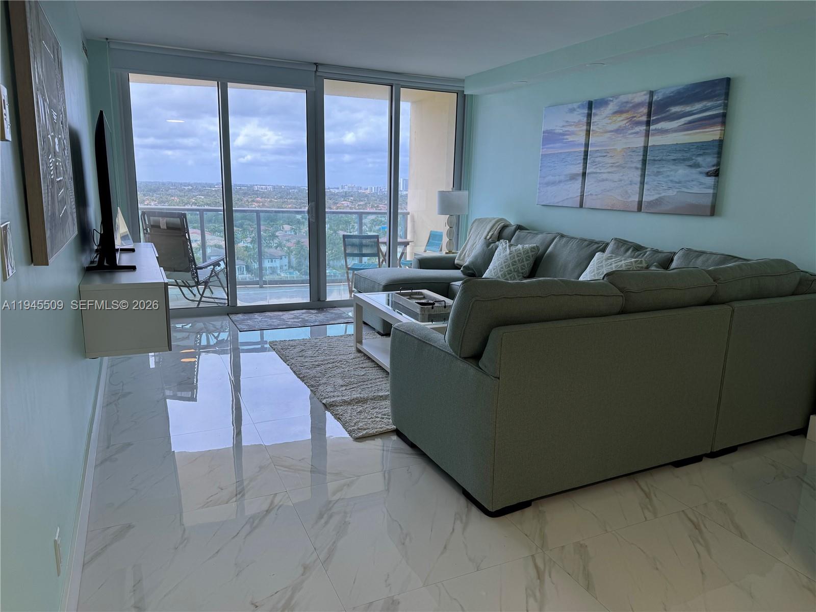 WAVE CONDO - Residential