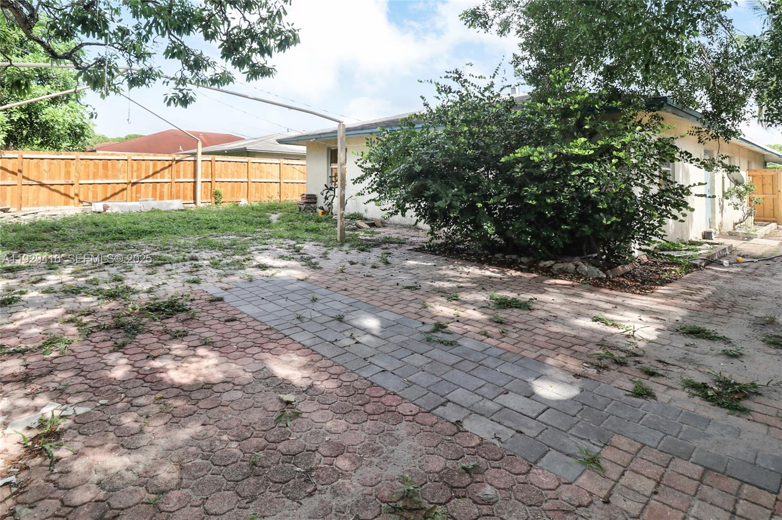 POMPANO BEACH - Residential