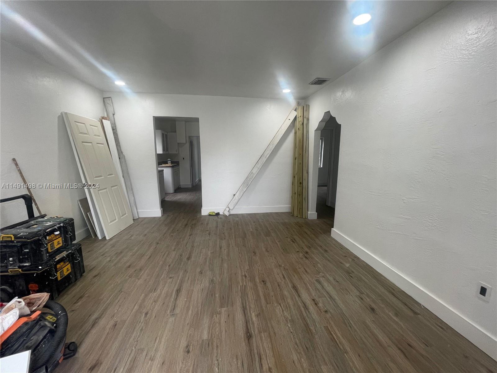 MONTICELLO PK UNIT NO 3 - Residential Lease