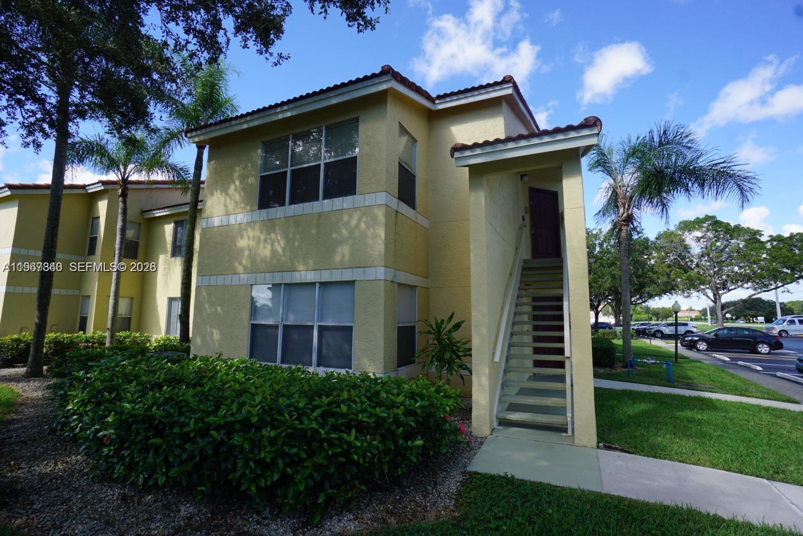 NICE UNIT 2 BED/1BATH, EXCELLENT CONDO AND LOCATION, NEAR SAWGRASS MILLS, ONLY 20 MINUTES FROM FORT LAUDERDALE BEACH, ACCES ROADS 595,I75. COMMUNITY OFFERS GRAT AMENITIES. GREAT FOR INVESTORS, TENANT OCCUPIED
