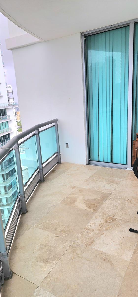 WIND CONDO - Residential