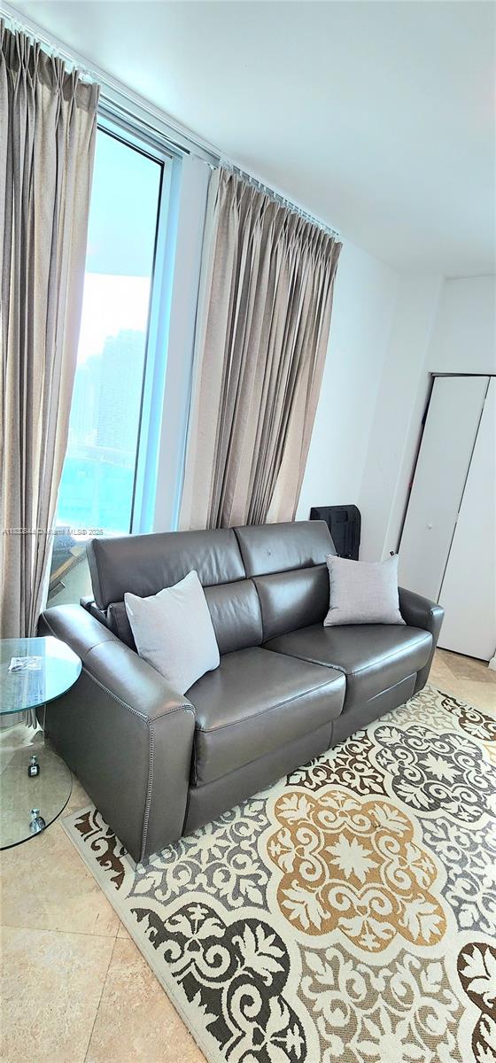 WIND CONDO - Residential