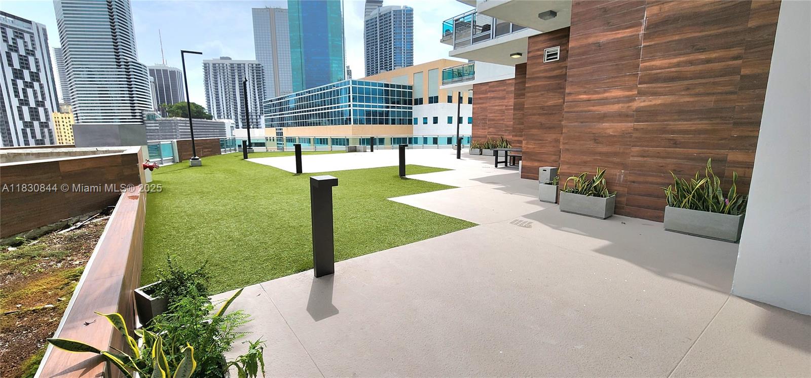 WIND CONDO - Residential
