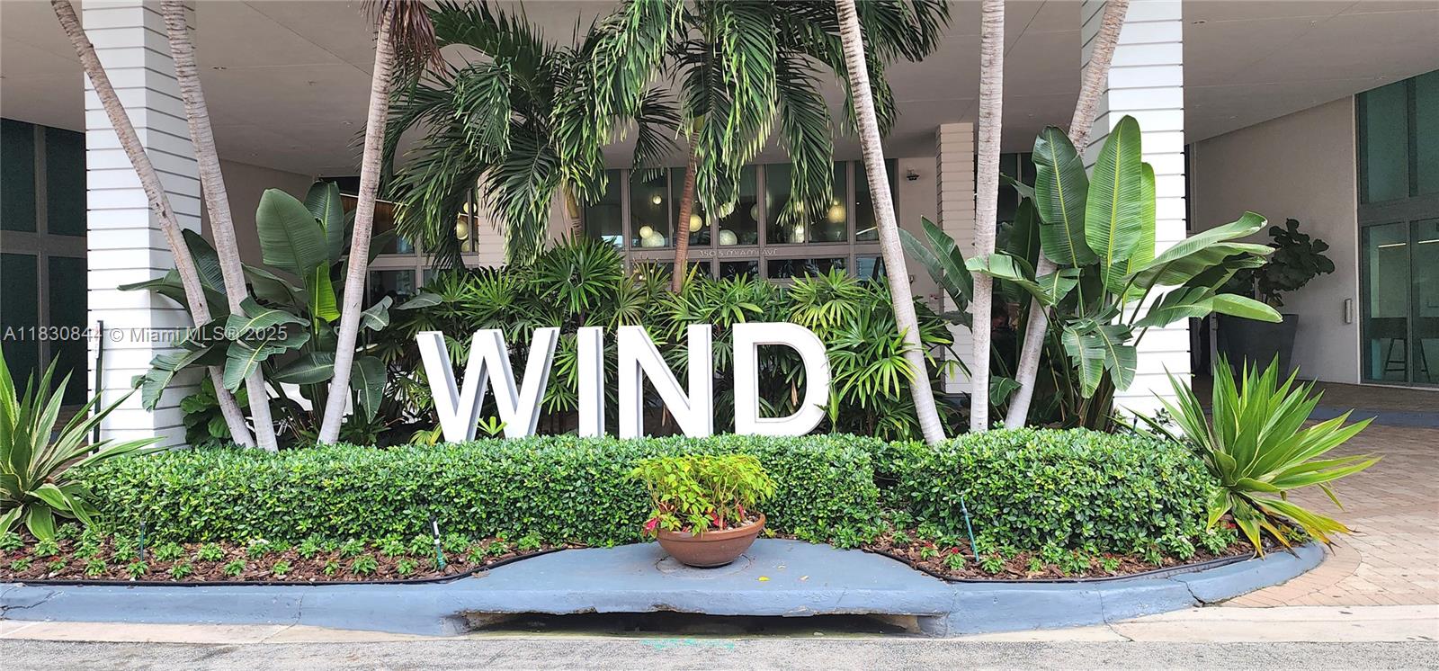 WIND CONDO - Residential