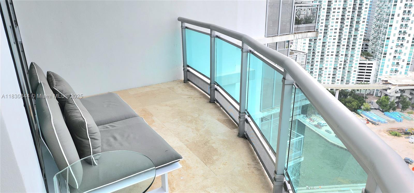 WIND CONDO - Residential