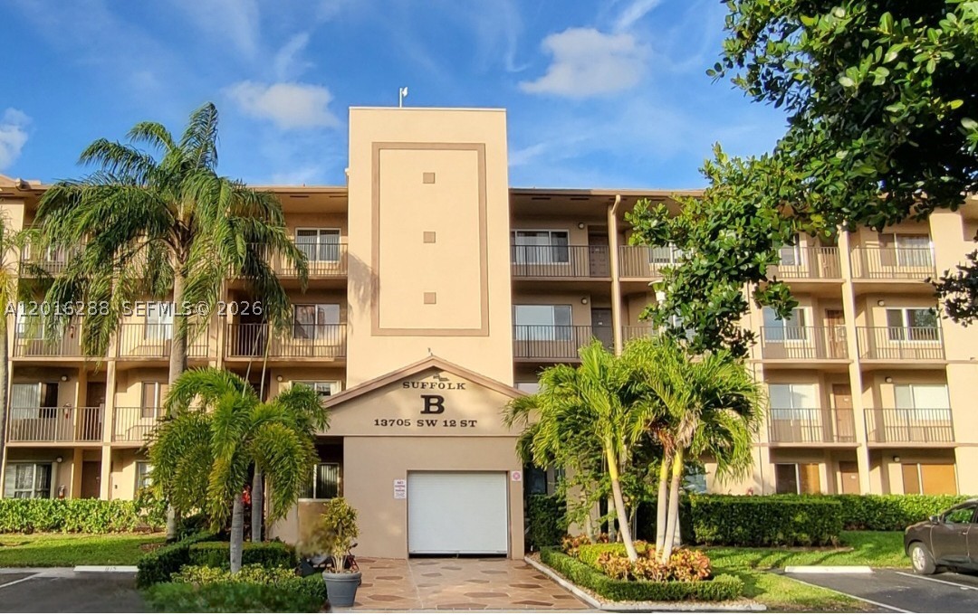 SUFFOLK AT CENTURY VILLAG - Residential