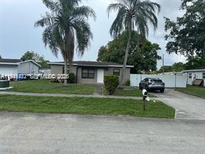 Beautiful 3 Bedrooms 2 baths with living room and dining area, spacious bedrooms, laundry space and a screened
back patio.. close to Hallandale Beach Blvd. shops, restaurants, supermarkets, shopping plazas and more. Just
minutes from I-95 Schedule you showing today!