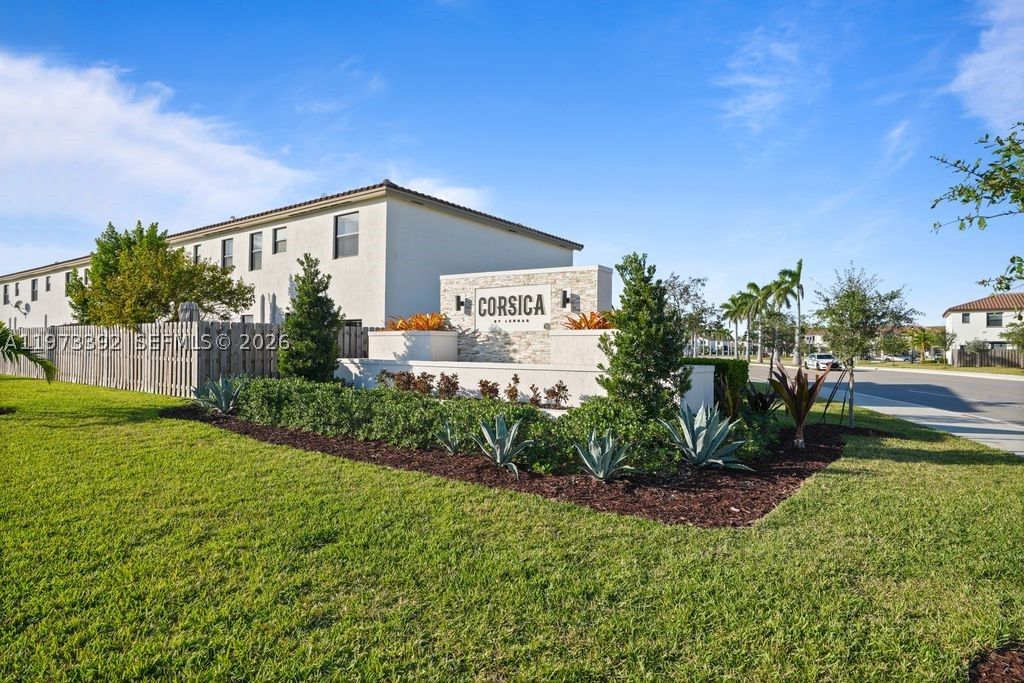Investor alert

Beautiful Townhouse for Sale!
Stunning 3-bedroom, 2.5-bath corner townhouse located in a new community in South Florida. The property features modern finishes and access to a private clubhouse. Currently rented to an excellent tenant paying $2,800/month, making it an ideal investment opportunity for buyers seeking great returns in one of the fastest-growing areas of South Florida.