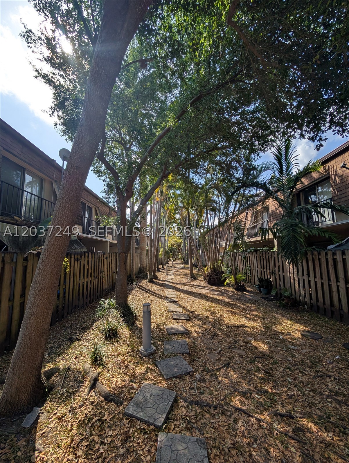 CORAL REEF TOWNHOUSES CON - Residential Lease