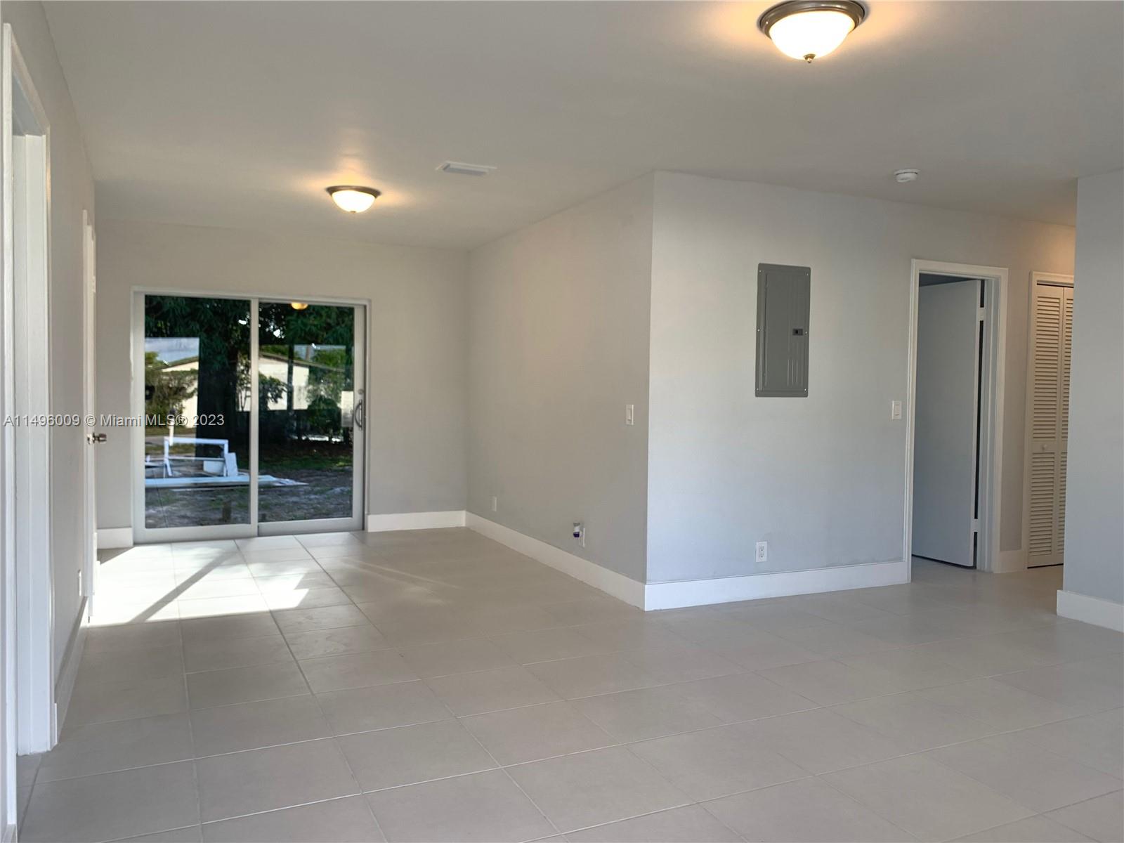 COMMONWEALTH MANOR - Residential Lease