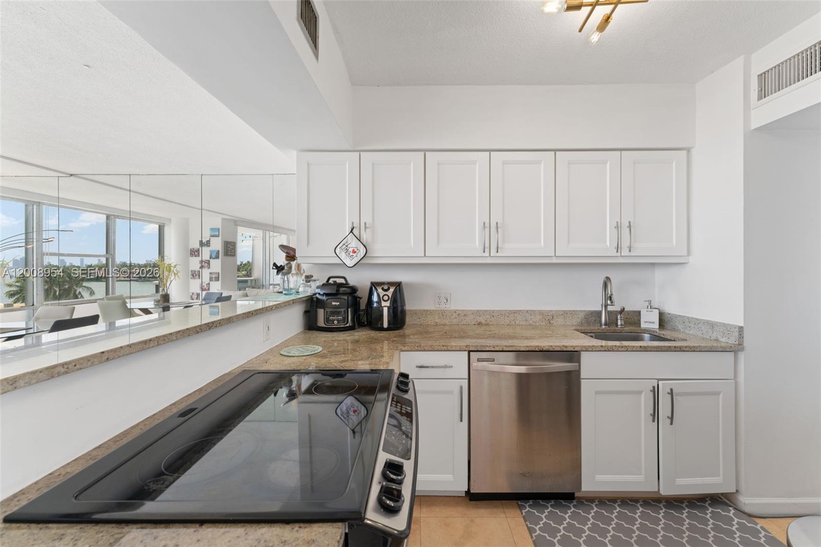 KING COLE CONDO - Residential