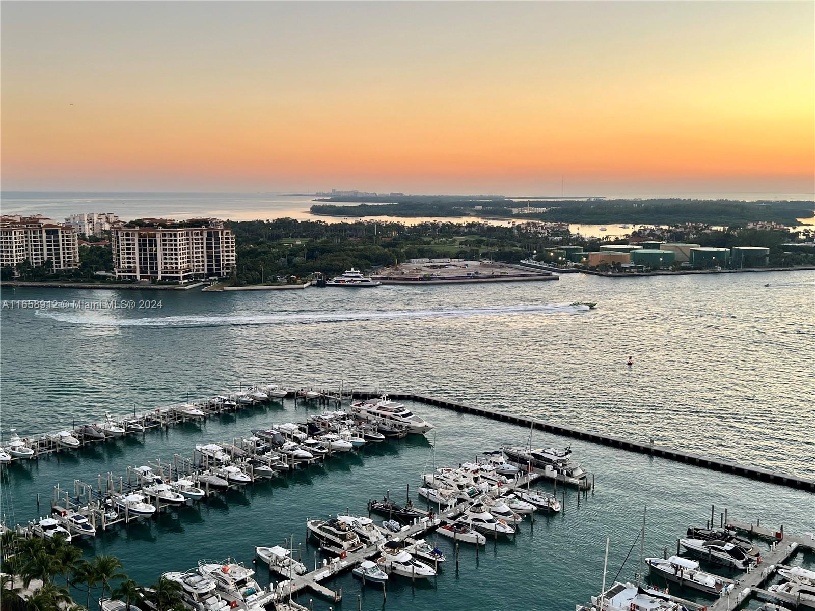 YACHT CLUB AT PORTOFINO - Residential