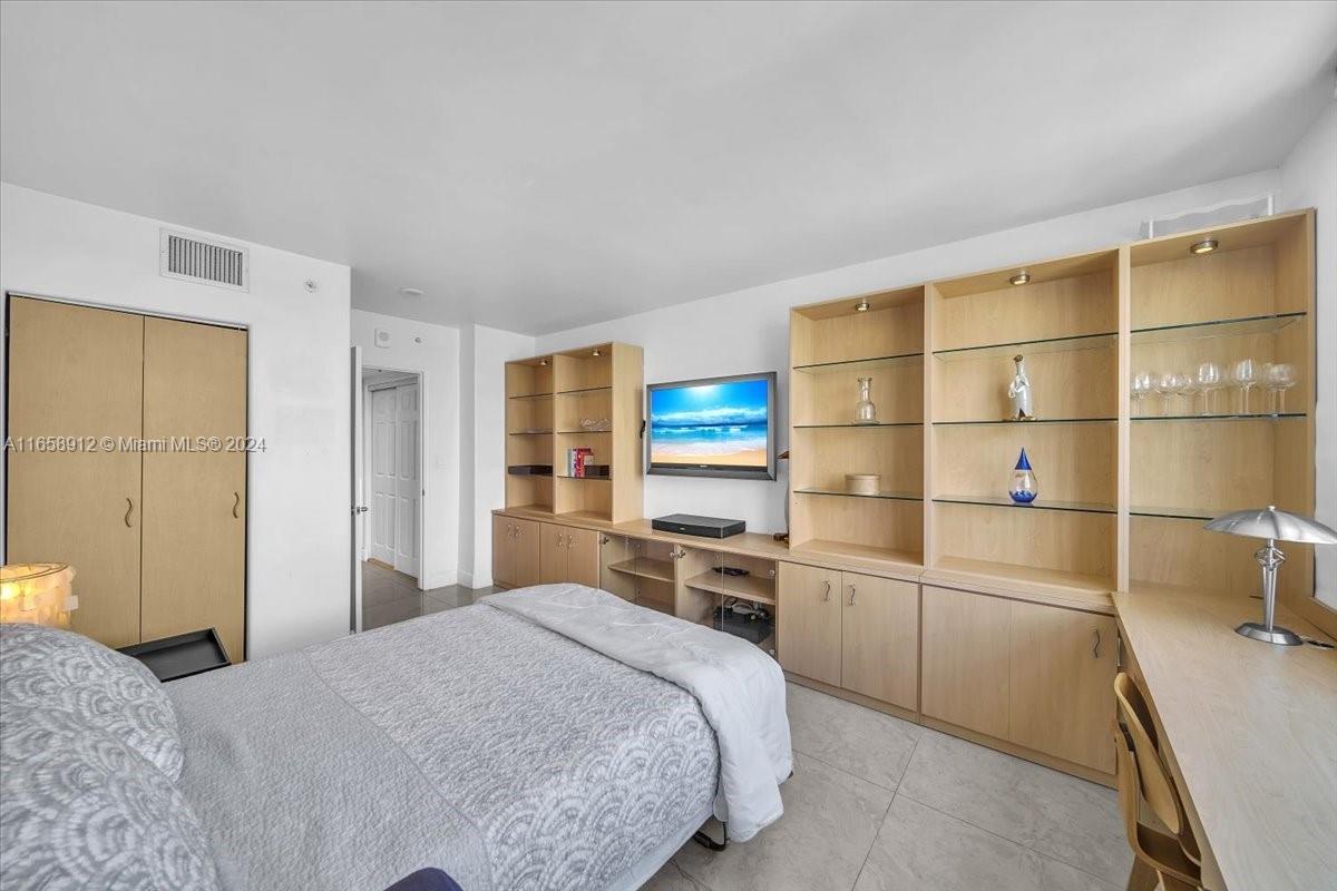 YACHT CLUB AT PORTOFINO - Residential