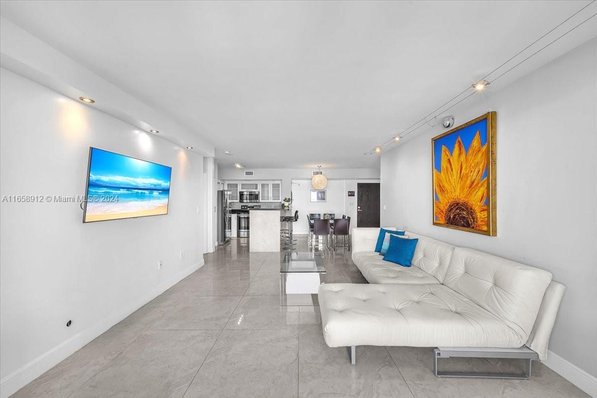 YACHT CLUB AT PORTOFINO - Residential