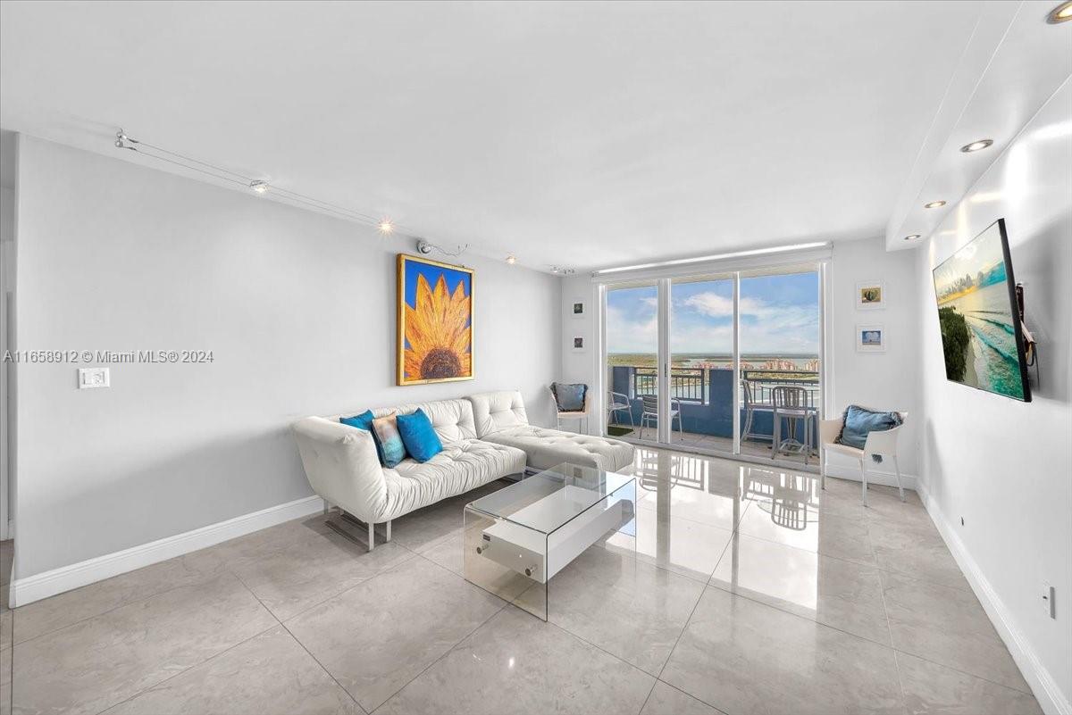 YACHT CLUB AT PORTOFINO - Residential