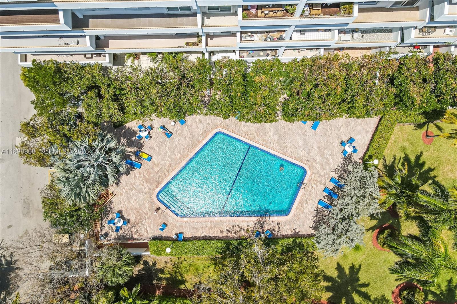 COMMODORE CLUB WEST CONDO - Residential