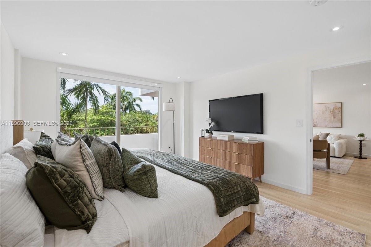 COMMODORE CLUB WEST CONDO - Residential