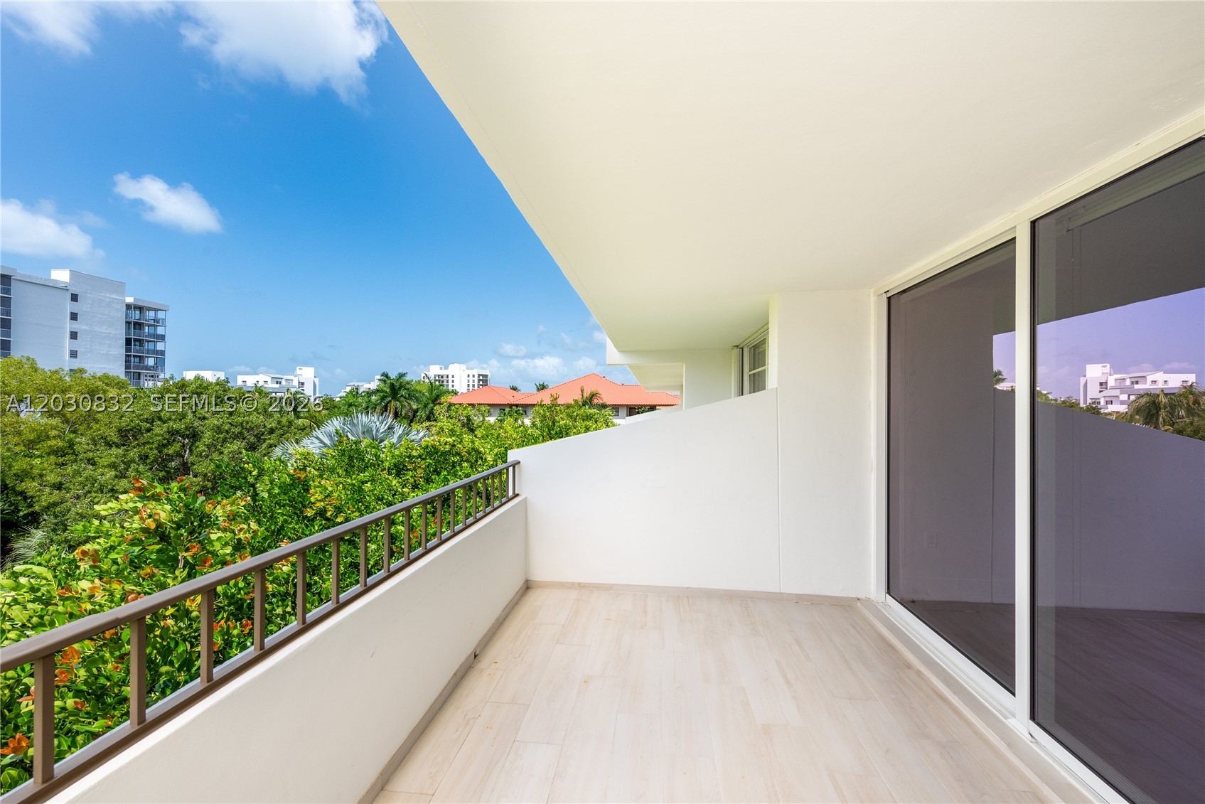 COMMODORE CLUB WEST CONDO - Residential