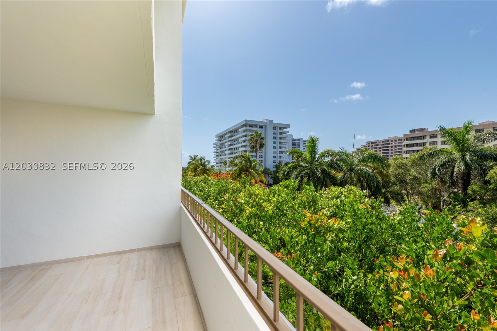 COMMODORE CLUB WEST CONDO - Residential
