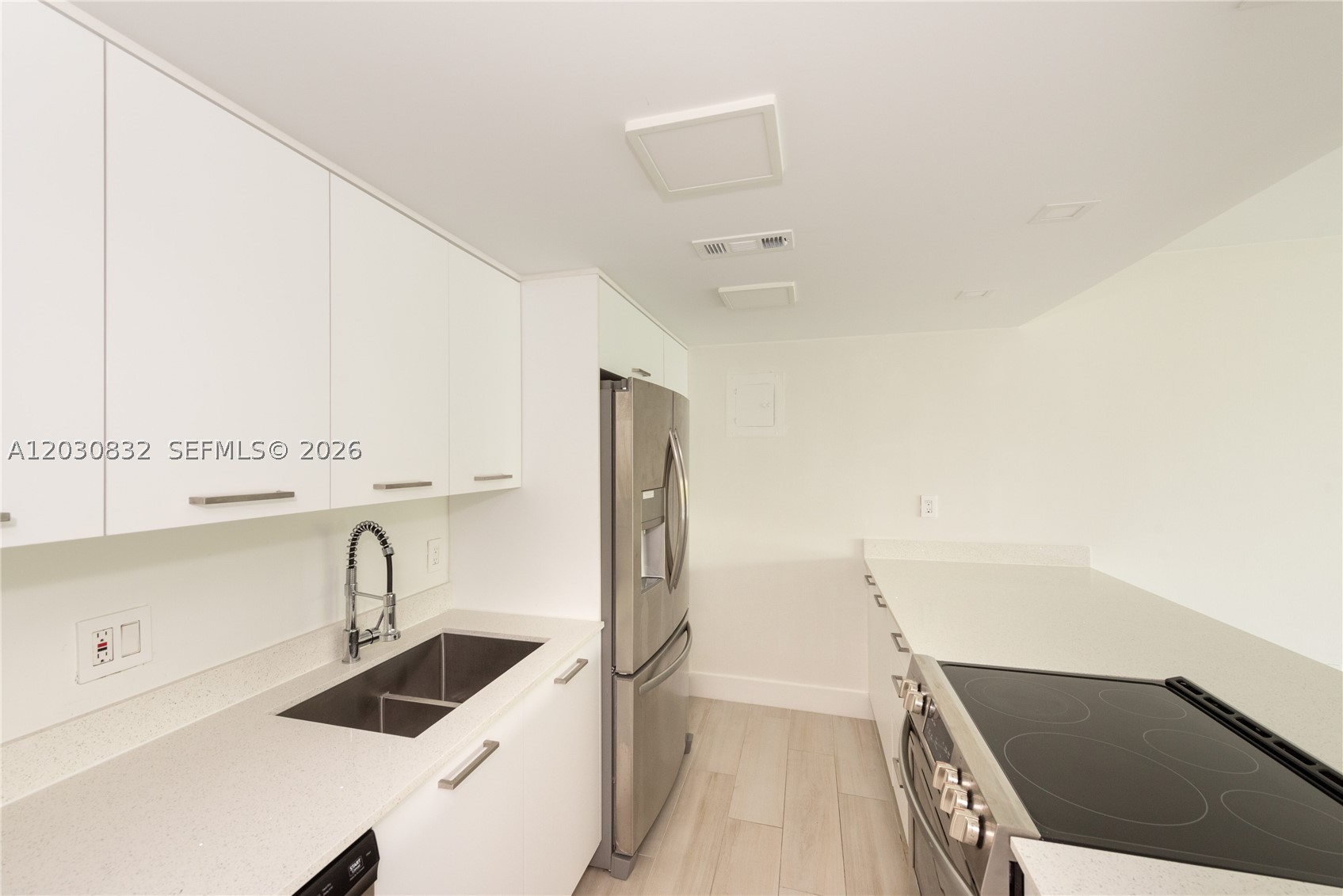 COMMODORE CLUB WEST CONDO - Residential