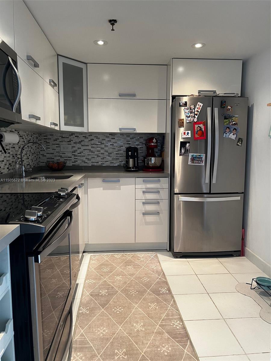 DELVISTA TOWERS CONDO - Residential Lease