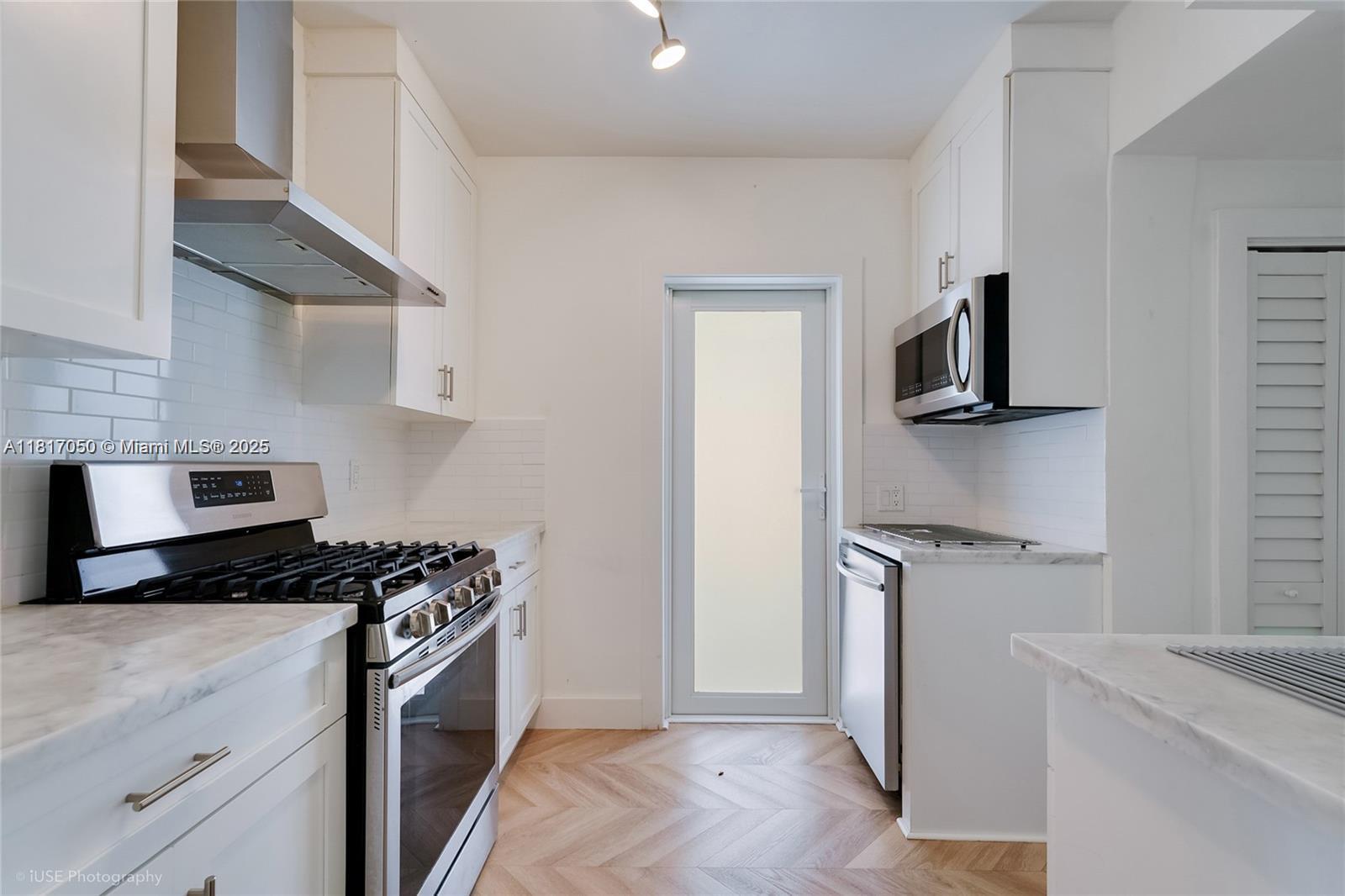 ISLE OF NORMANDY TROUVILL - Residential Lease