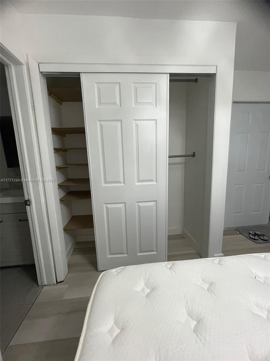 LE JEUNE MANORS - Residential Lease