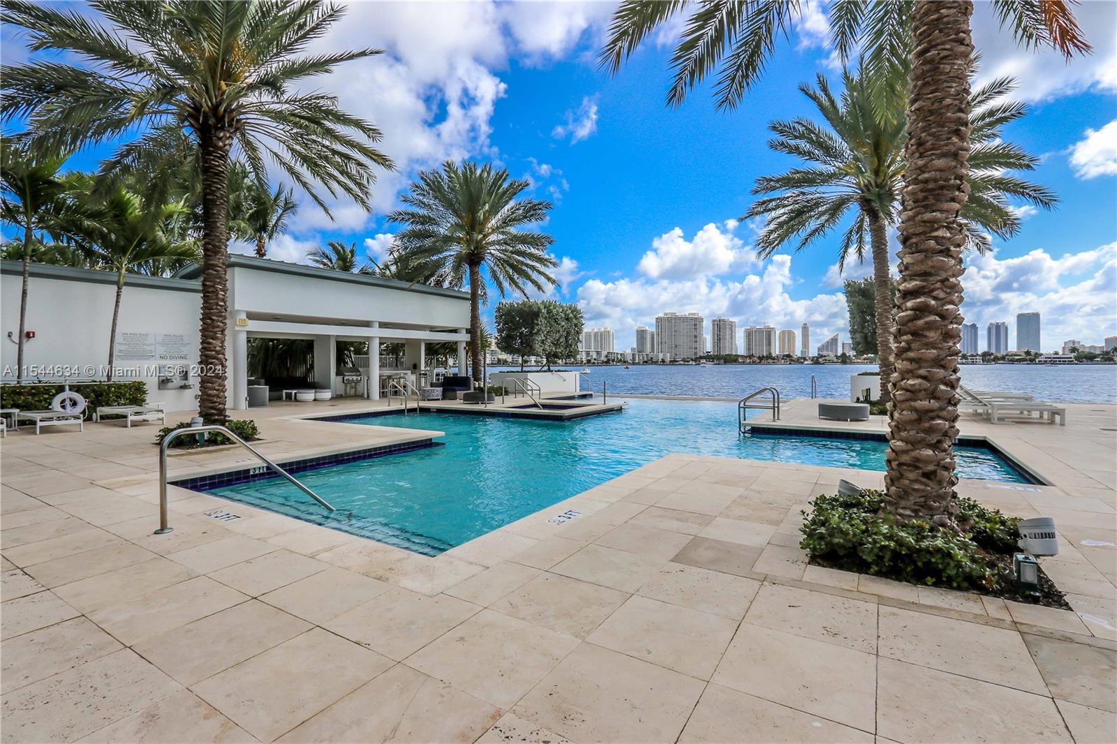 MARINA PALMS - Residential