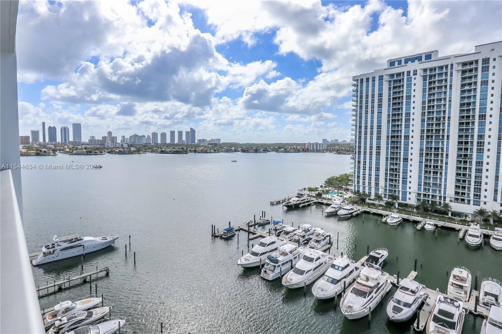 MARINA PALMS - Residential