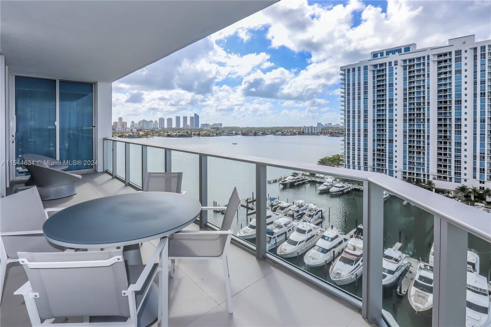 MARINA PALMS - Residential