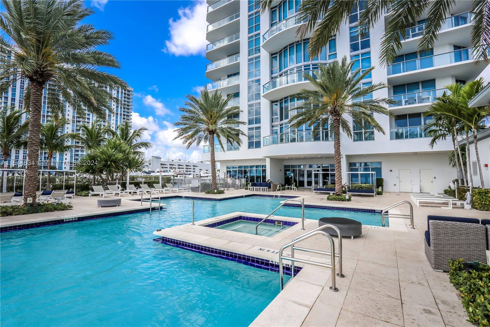 MARINA PALMS - Residential