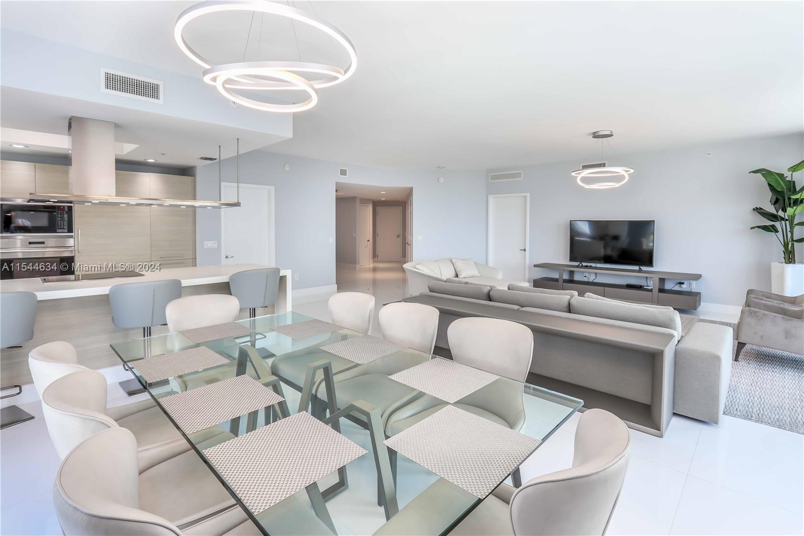 MARINA PALMS - Residential