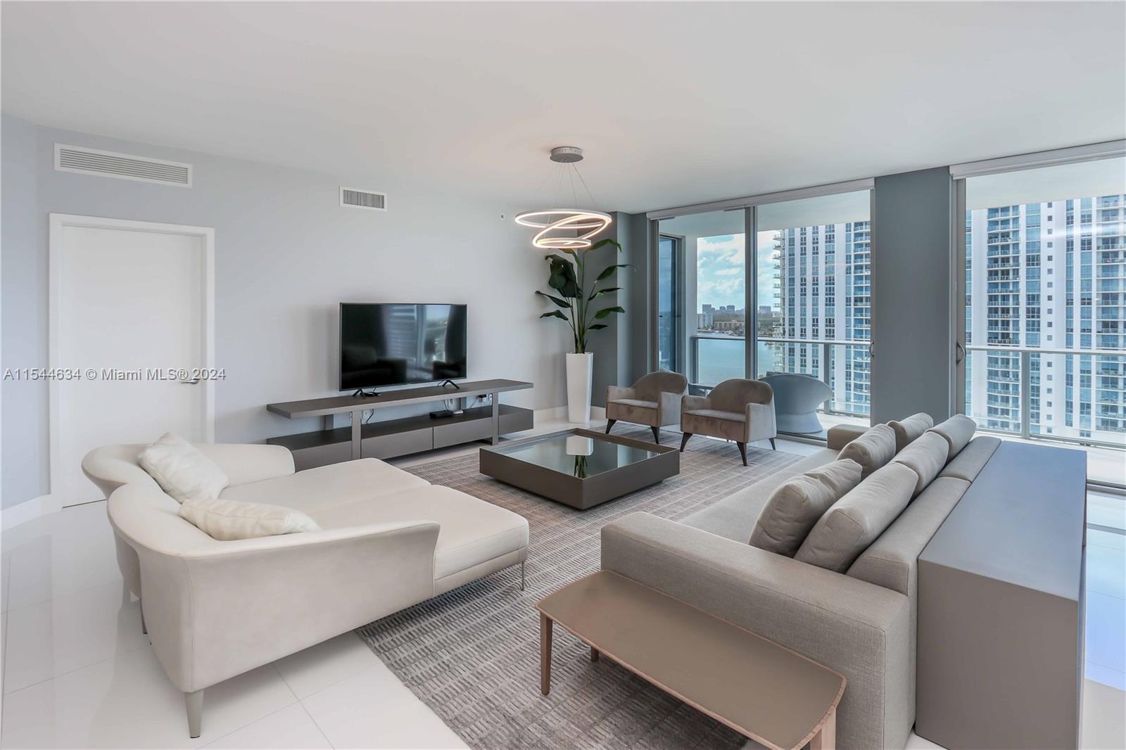 MARINA PALMS - Residential