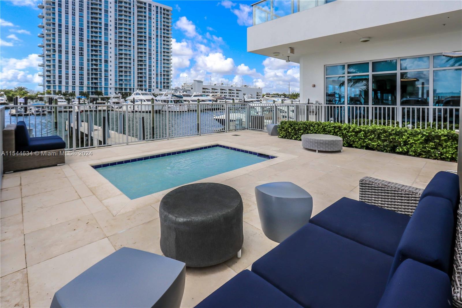 MARINA PALMS - Residential