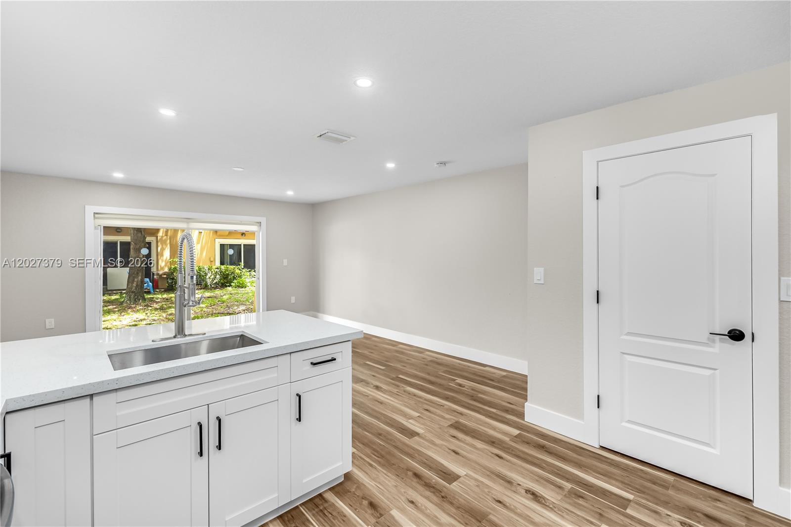 MELROSE POINT CONDO - Residential Lease